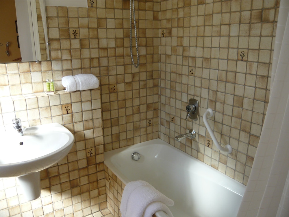 Standard Twin Room - Photo 10