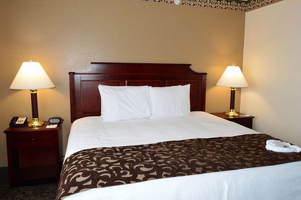 Deluxe Room, 2 Queen Beds photo 2