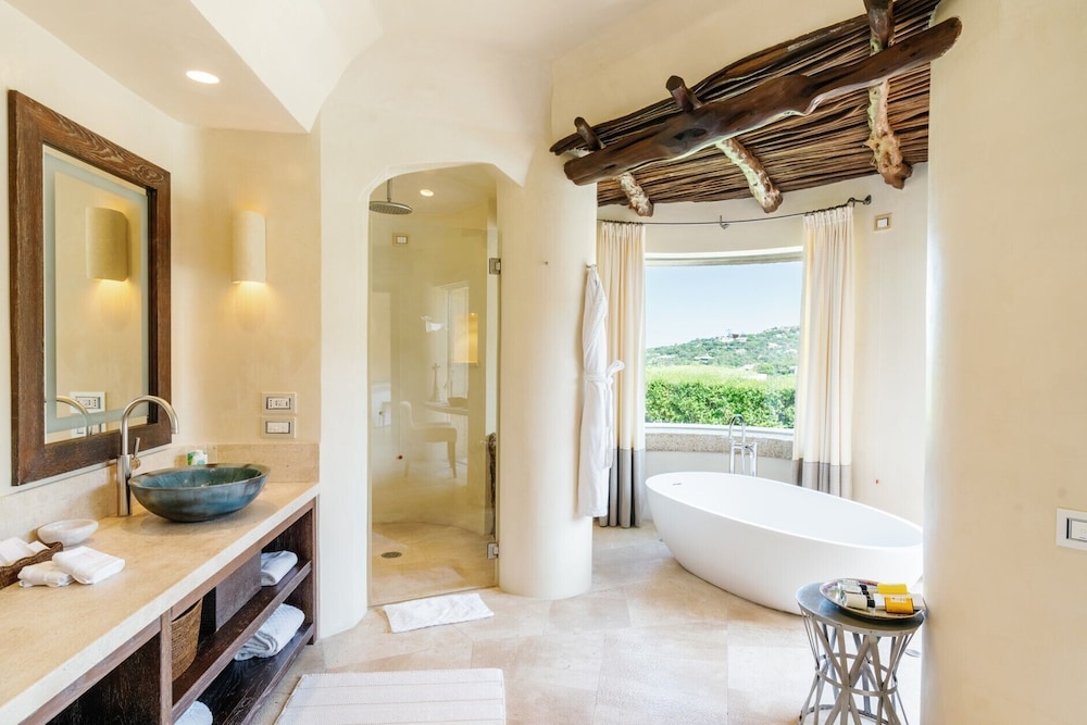 Suite (Pool Suite) - Photo 6