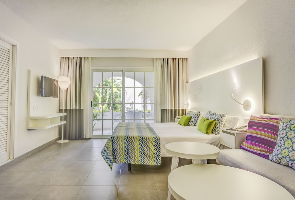 Standard Double Room - Photo 8