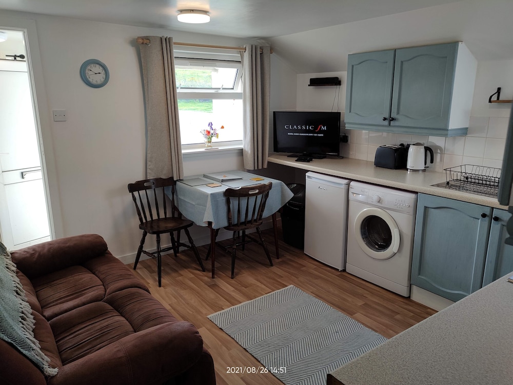 Apartment, 1 Bedroom (Near Aboot) photo 3