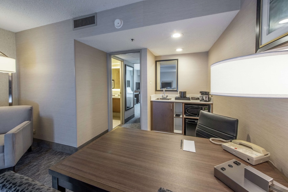 Suite, 2 Double Beds - Photo 6