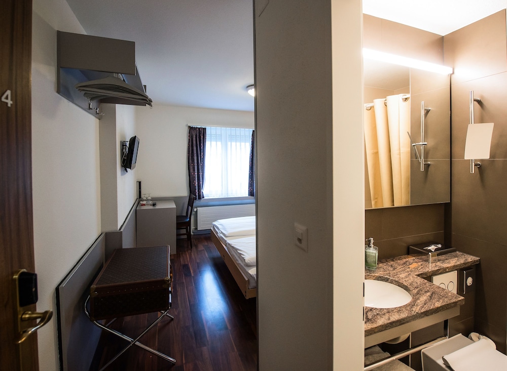 Economy Double Room - Photo 5
