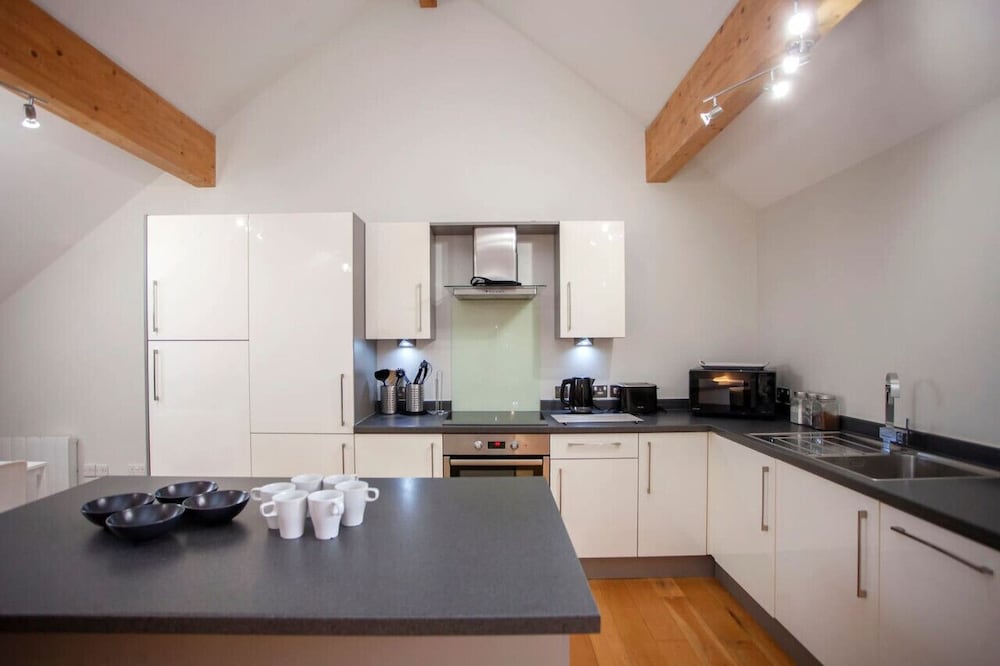 Cabot Mews 32