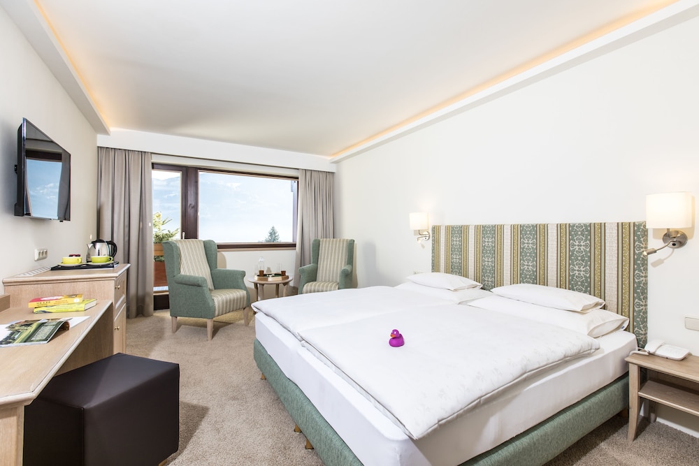 Economy Double Room, 1 King Bed photo 2