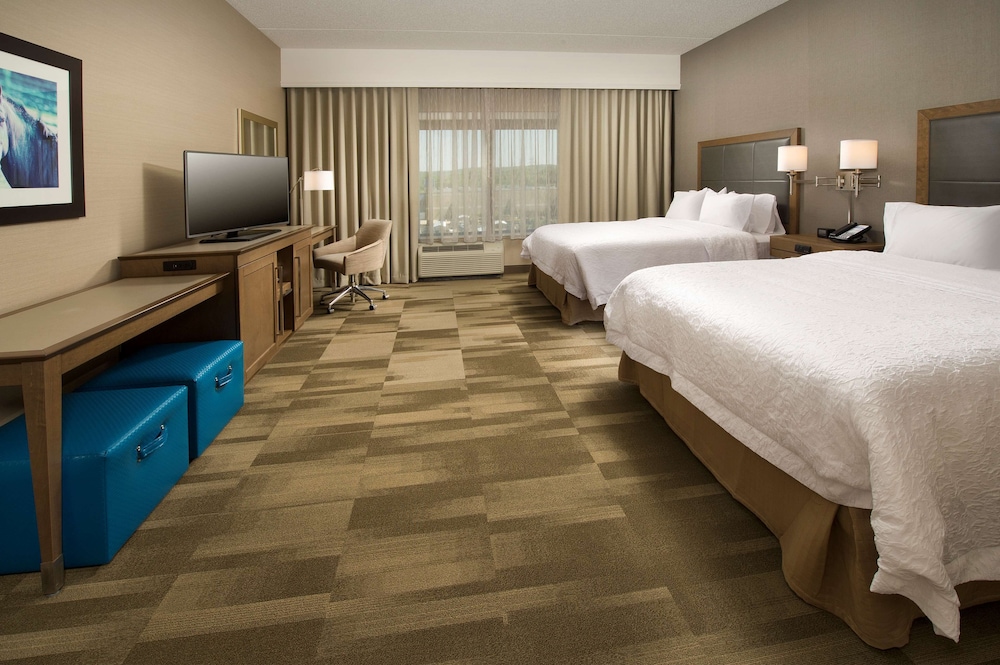 Room, 2 Queen Beds, Accessible, Bathtub photo 3