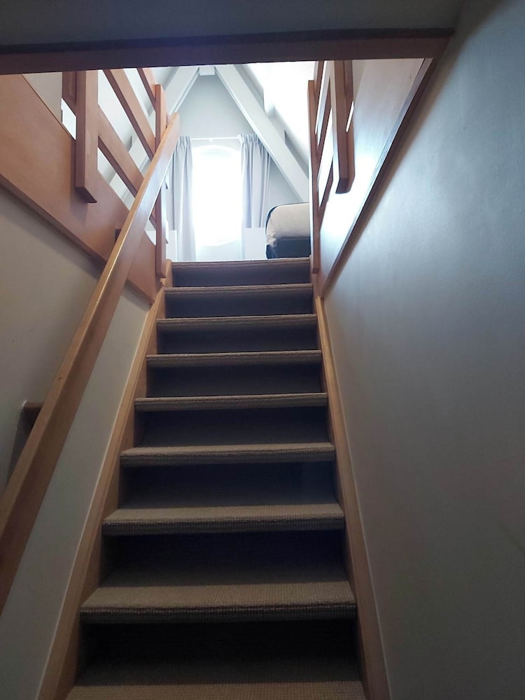 Comfort Twin Room with Bath (Only Accessible by Stairs)