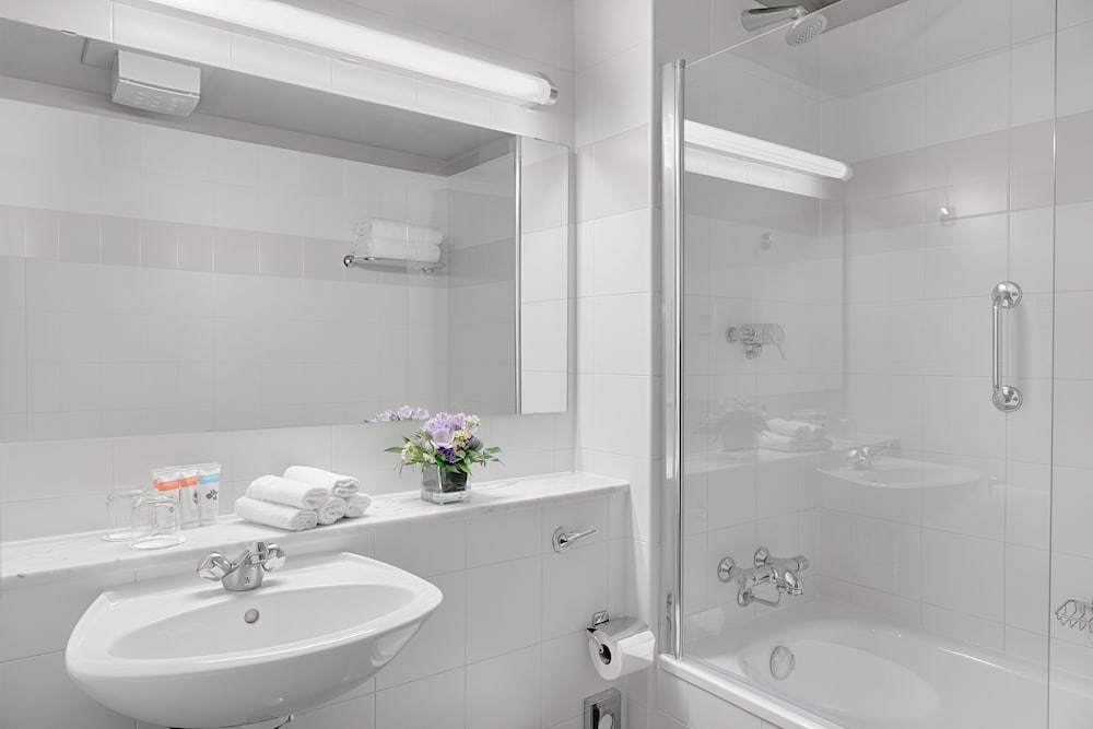 Executive Twin Room - Photo 2