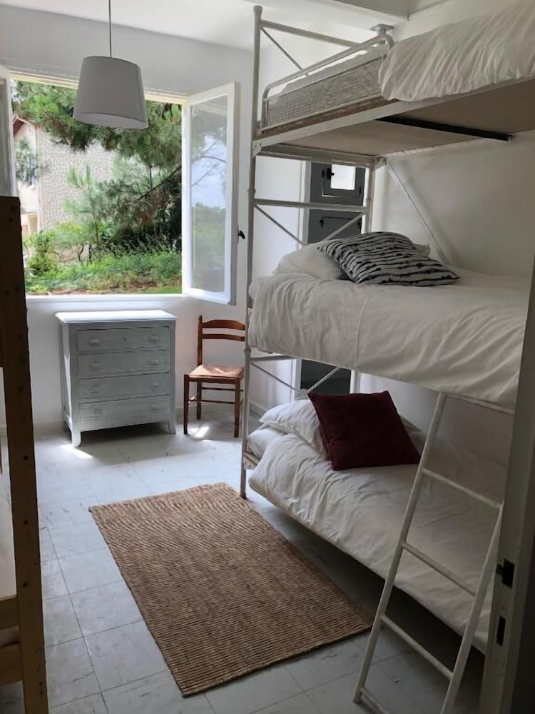 Basic Shared Dormitory, Pets Not Allowed, Garden View (Mundaka)