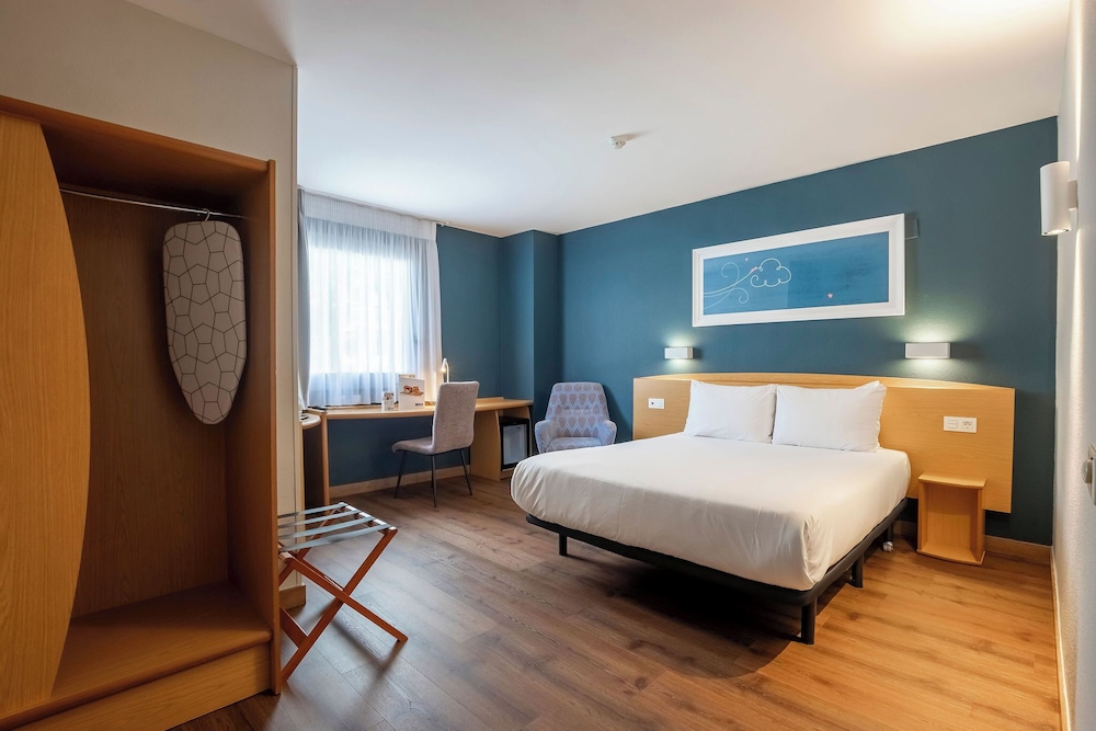 Room - Photo 1