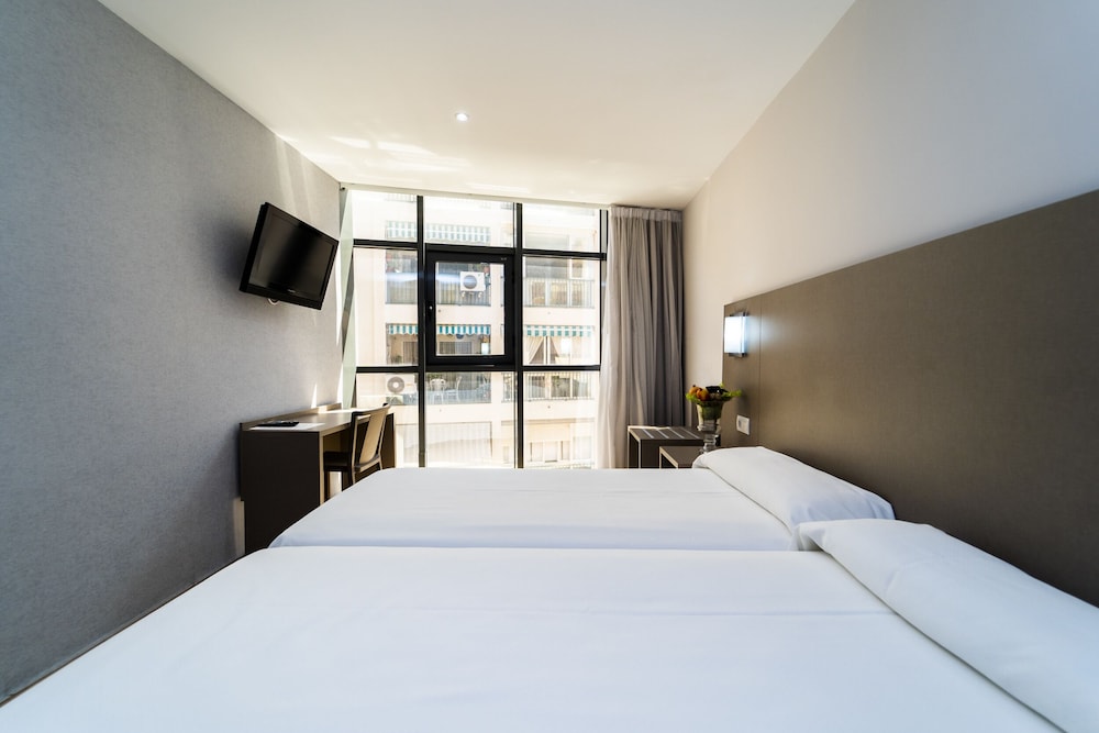 Standard Triple Room (3 Adultos) photo 3