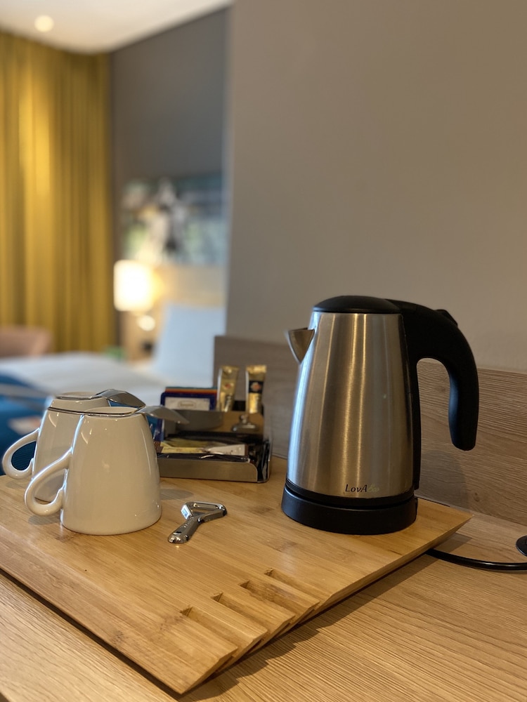 Standard Room, 1 King Bed, Garden View (Minibar) thumbnail 5
