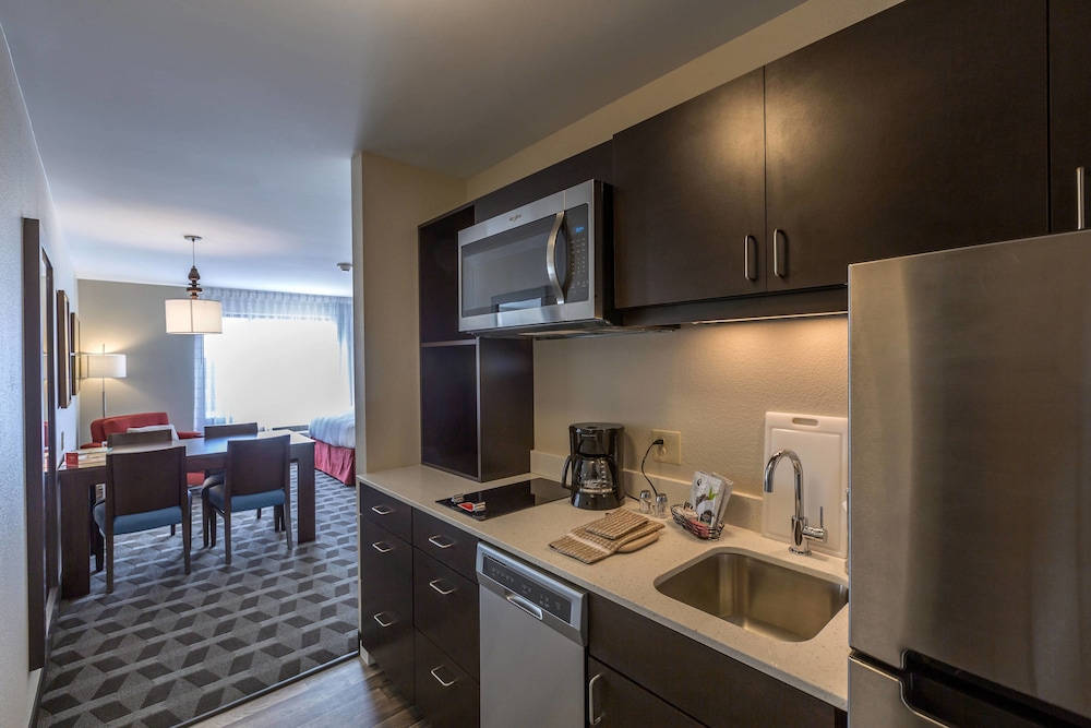 Studio, 2 Queen Beds (Mobility Accessible, Roll-In Shower) photo 2