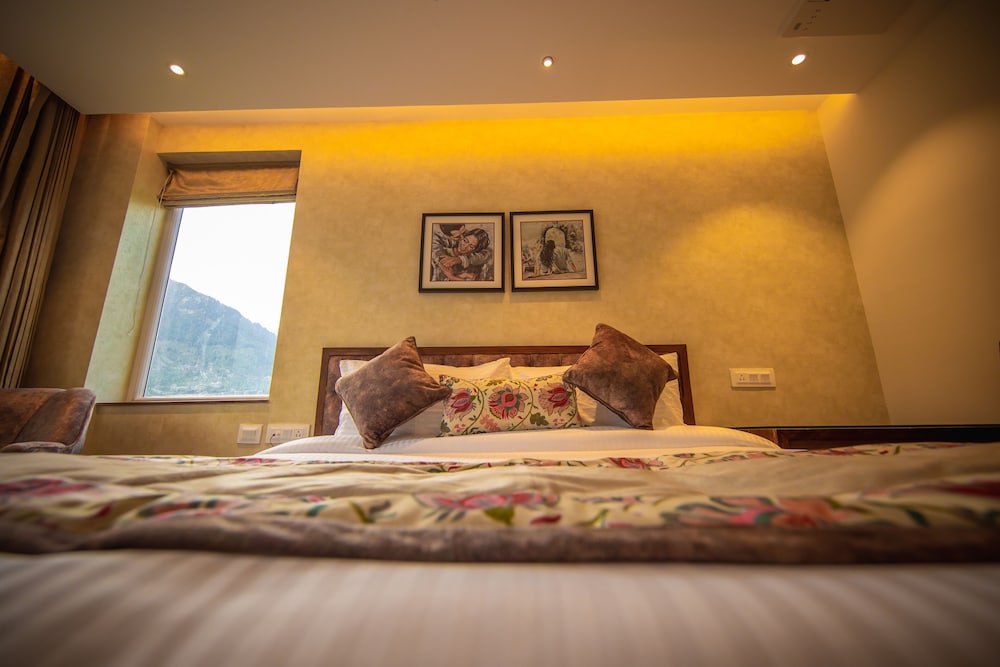 Premium Room with Private Balcony - Photo 11