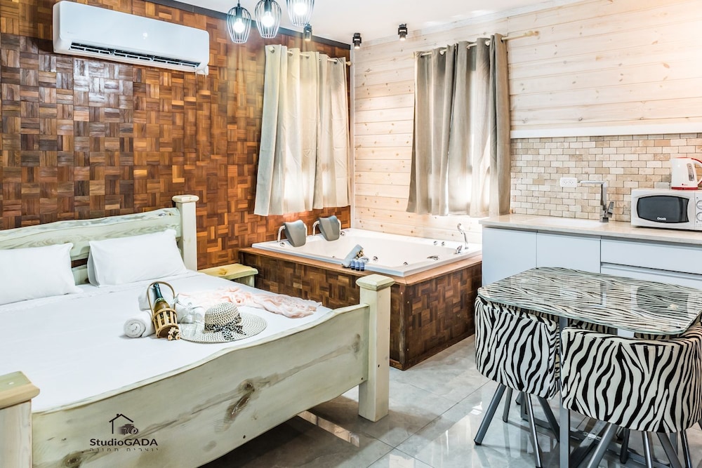 Family Suite, 2 Bedrooms, Jetted Tub photo 2