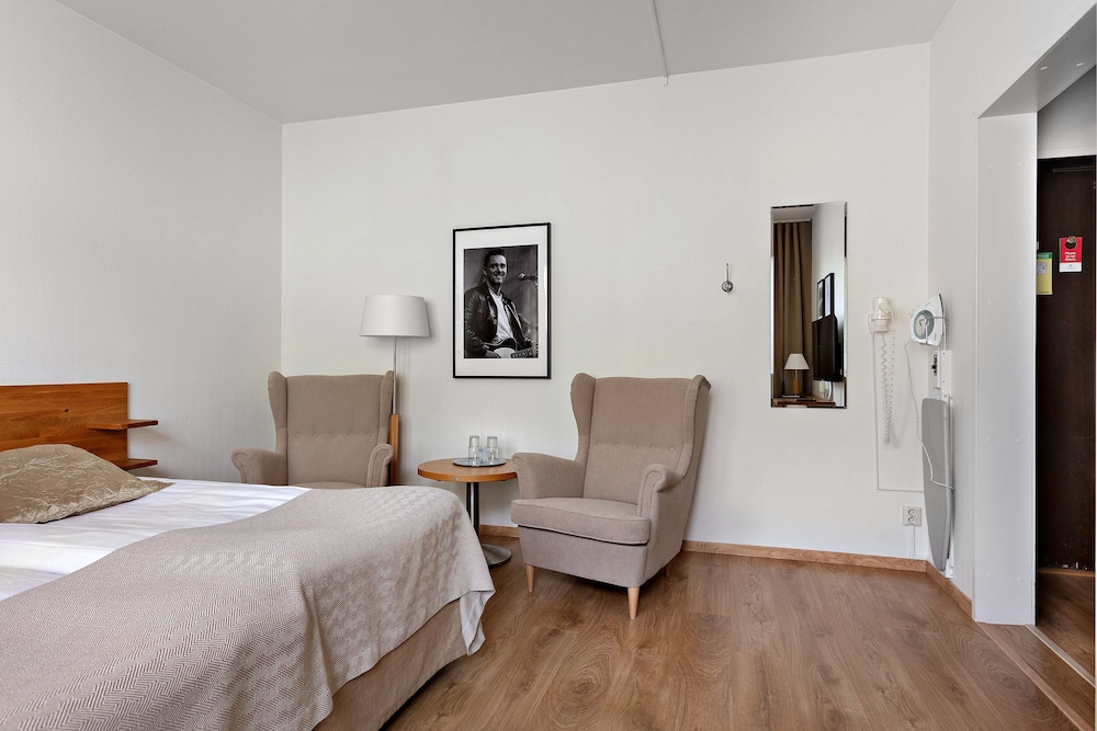 Superior Room, 2 Twin Beds, Non Smoking (Shower Only) photo 3