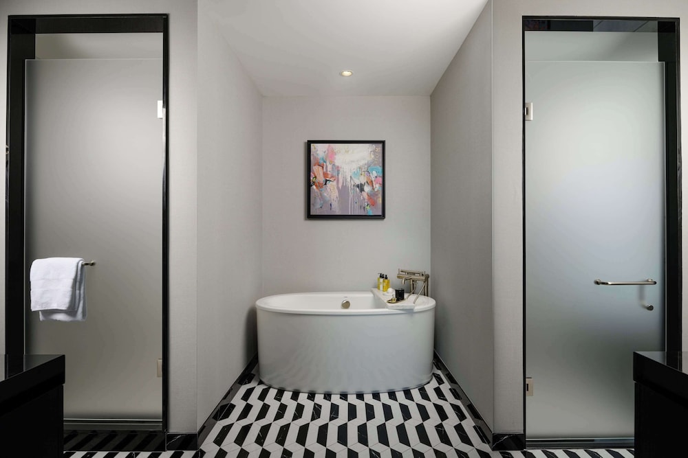 Suite, 1 King Bed, Terrace (City) - Photo 2