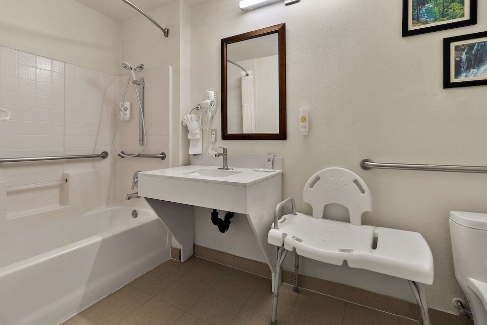 Room, 2 Queen Beds, Accessible, Non Smoking - Photo 4