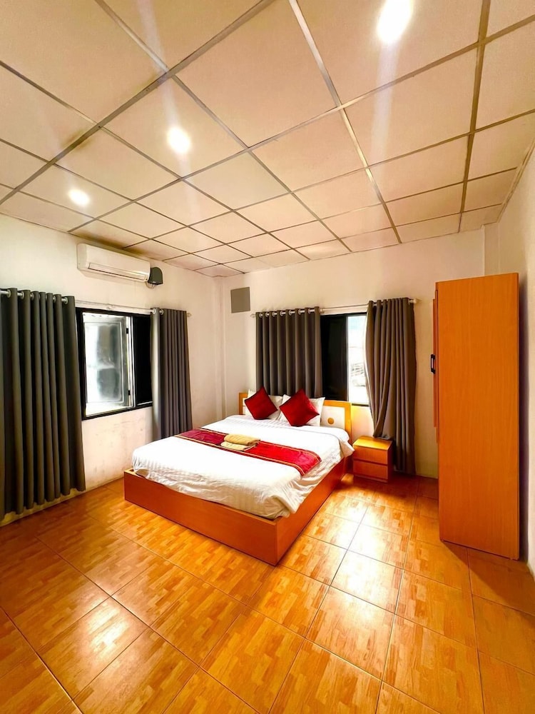 Deluxe Double Room, 1 King Bed, Private Bathroom, Garden View
