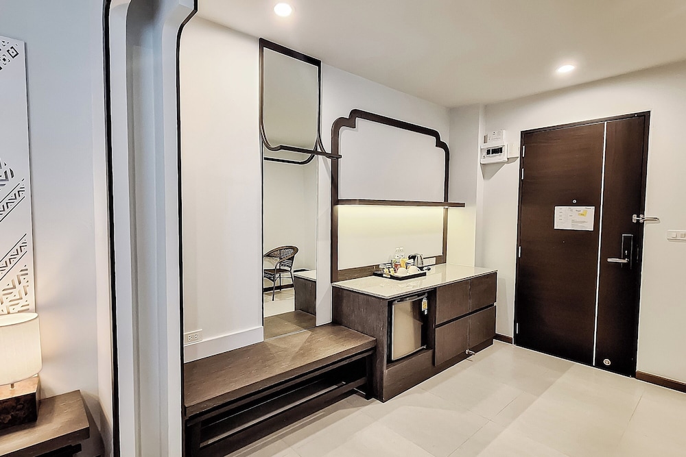 Deluxe Suite - Photo 6