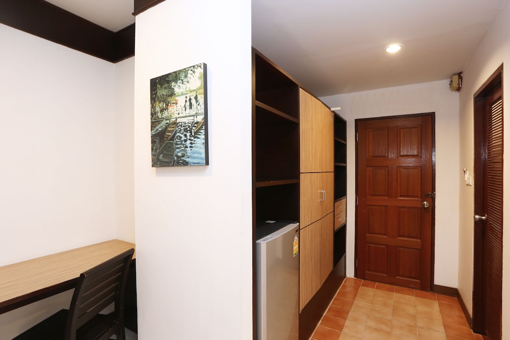 Corner Room - Photo 7