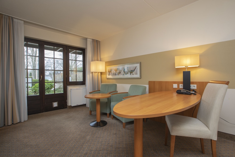 Suite - Photo 1