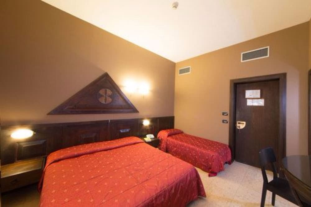 Economy Triple Room - Photo 2