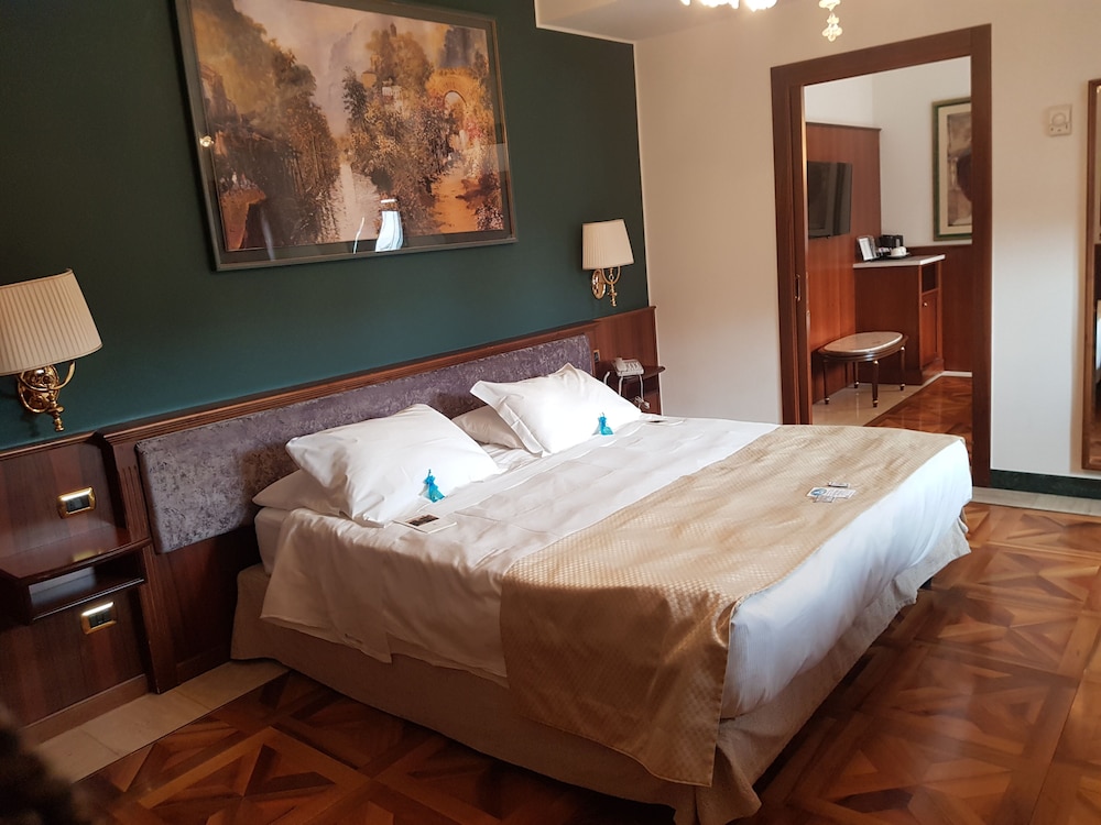 Suite - Photo 2