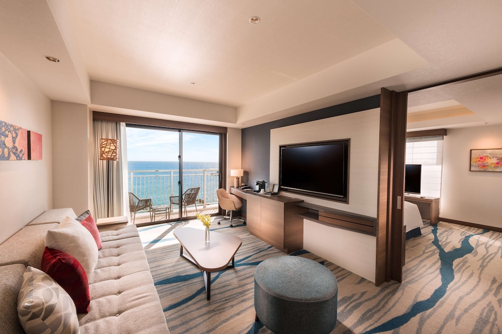 KING ONE BEDROOM SUITE OCEAN VIEW W/ BALCONY, photo 6
