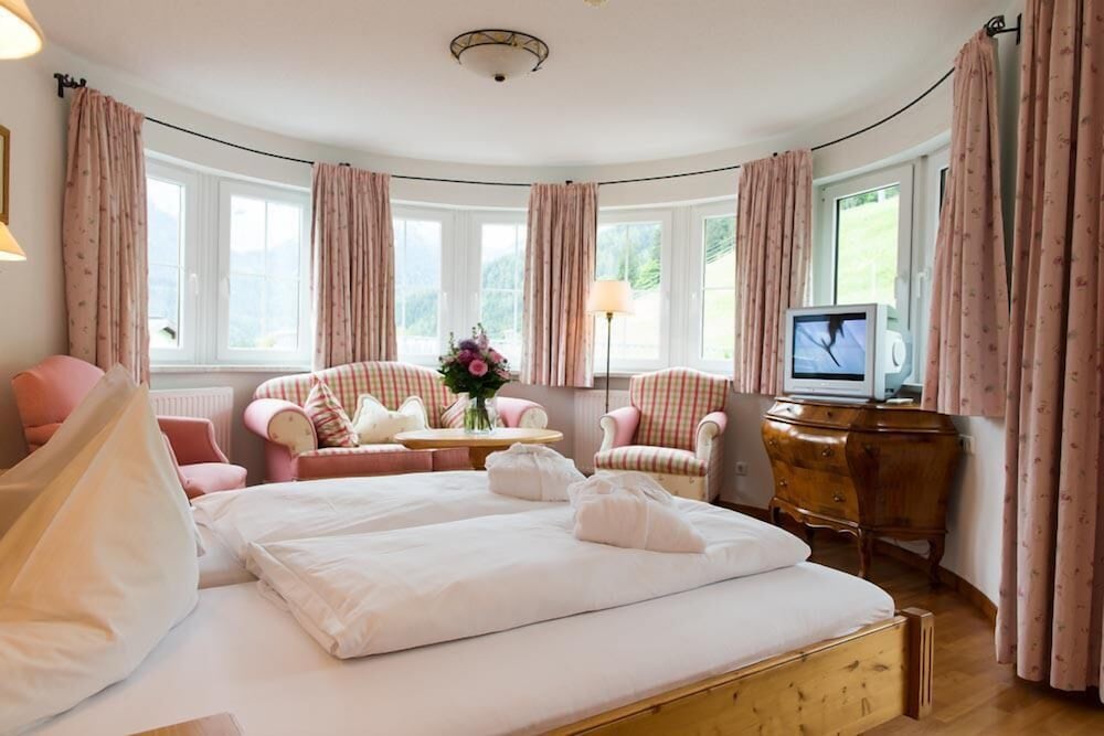 Deluxe Suite, 2 Bedrooms, Terrace, Mountain View (Chalet) photo 3