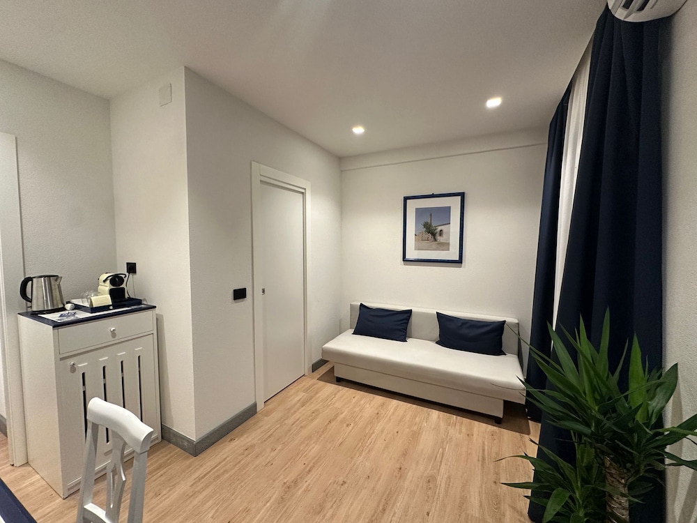 Suite - Photo 4