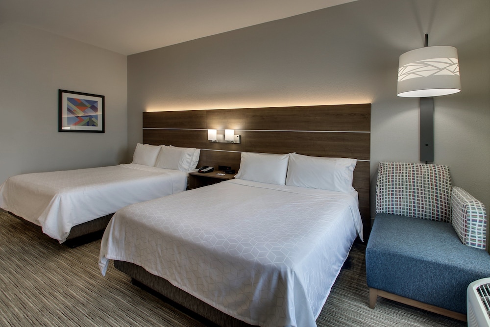 Standard Room, 2 Queen Beds, Accessible - Photo 4