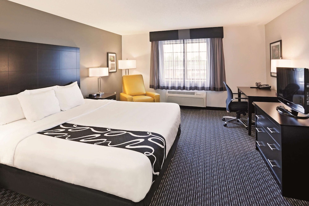 Room, 1 King Bed, Accessible, Non Smoking (Mobility/Hearing Impaired Accessible) - Photo 1