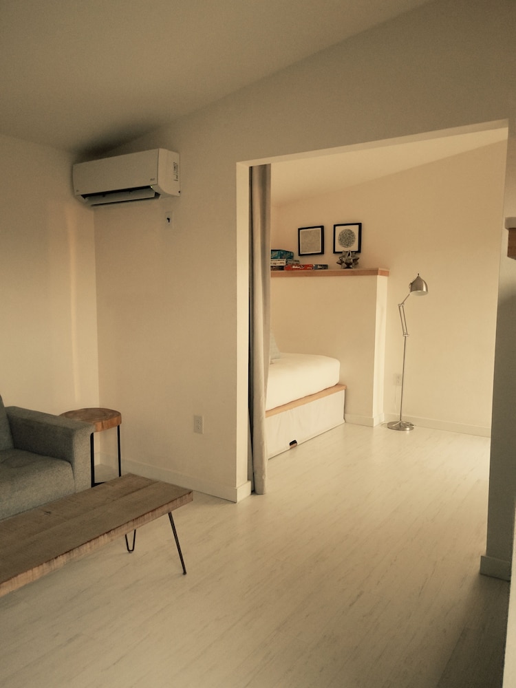 Courtyard King Lodge photo 2