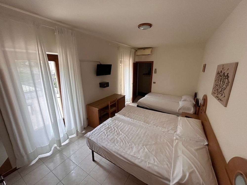 Basic Room photo 3