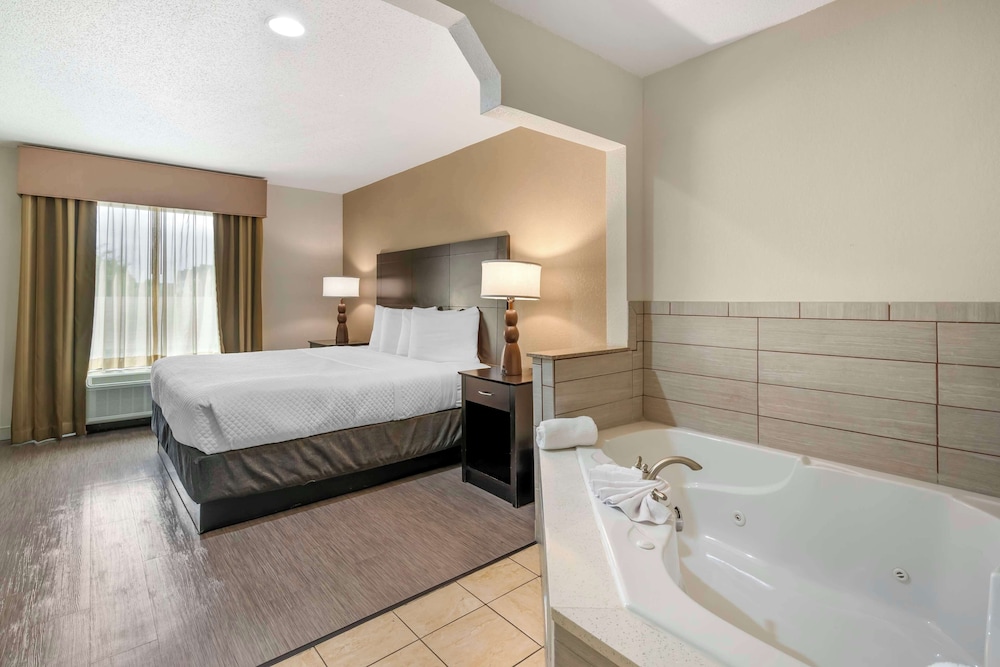 Suite, 1 King Bed, Non Smoking, Jetted Tub - Photo 2