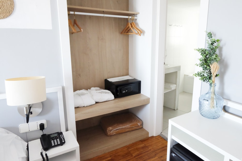 Room, Sea View - Photo 9