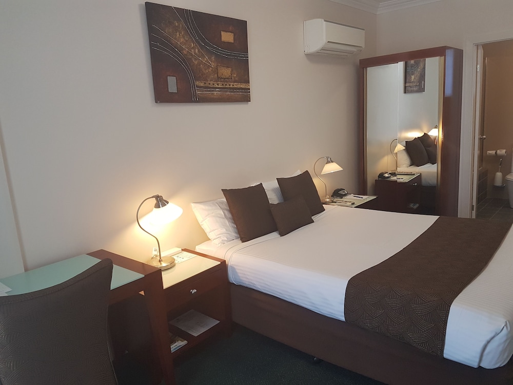 Double Room, 1 Queen Bed