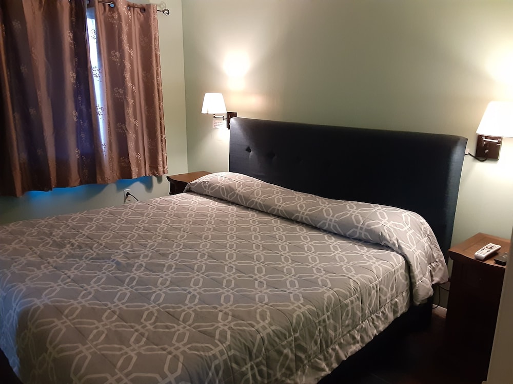 Family Suite, 2 Queen Beds photo 3