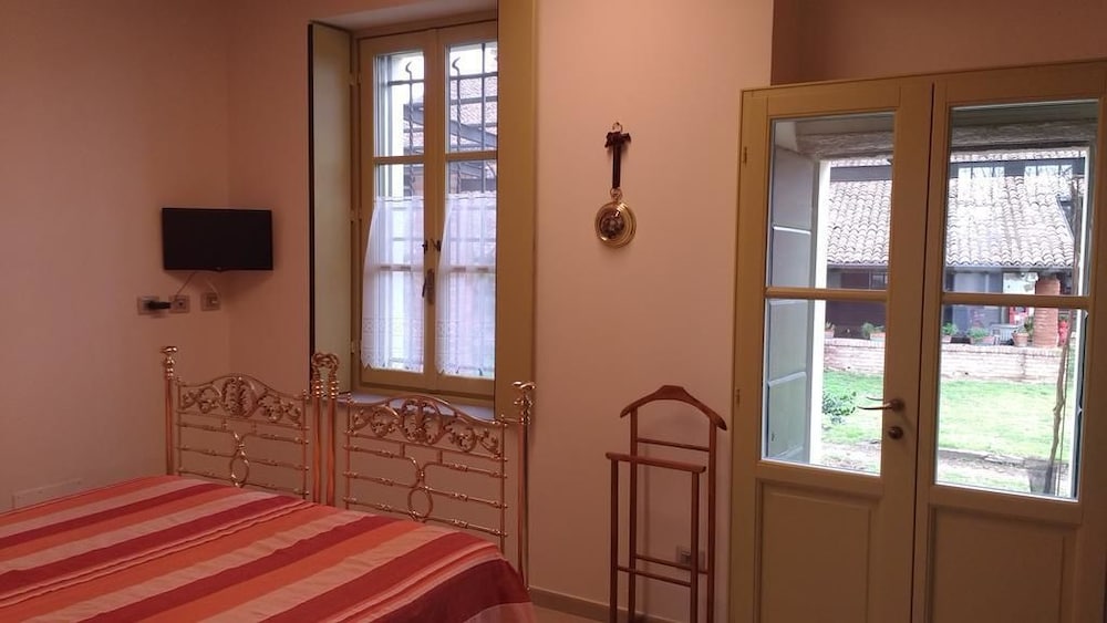 Honeymoon Room, Ground Floor (Brass Bedroom) photo 2