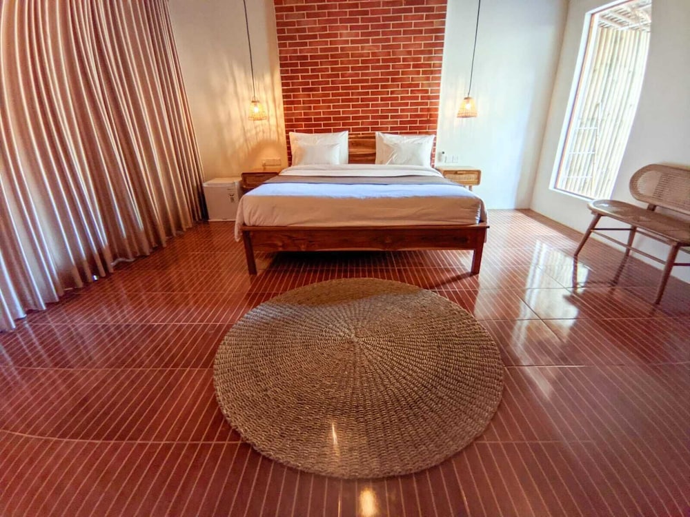 Suite - Photo 1