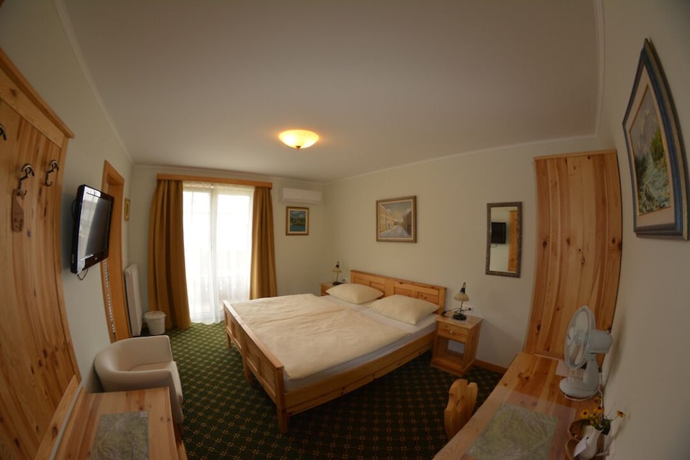 Basic Double Room, Balcony photo 3