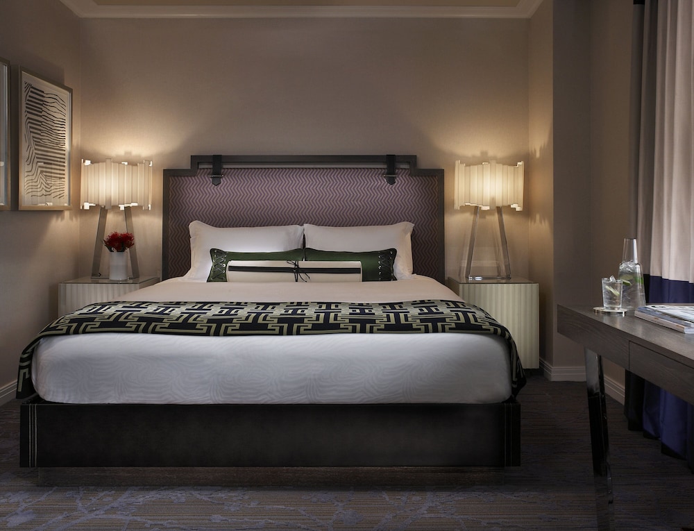 Room, 1 Queen Bed, City View - Photo 3