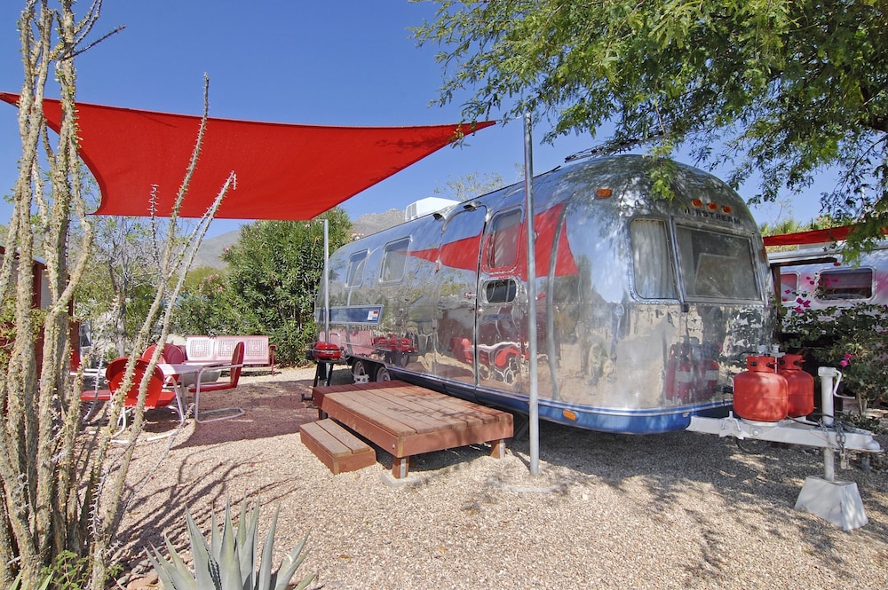 Vintage Airstream 27 Foot -Two Twins photo 3