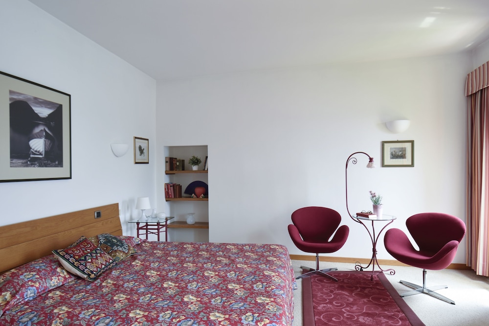 Panoramic Villa, 4 Bedrooms, Lake View, Lakeside photo 1