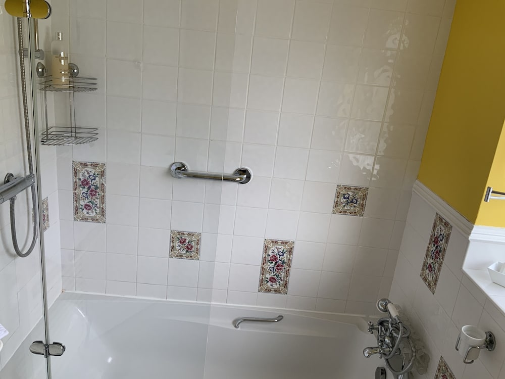 Single Room, Private Bathroom photo 3