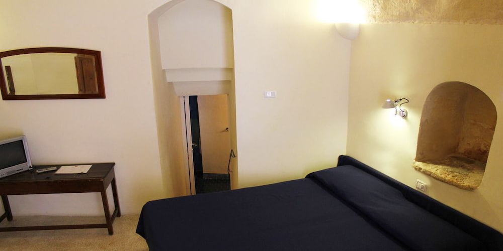 Single Room - Photo 1
