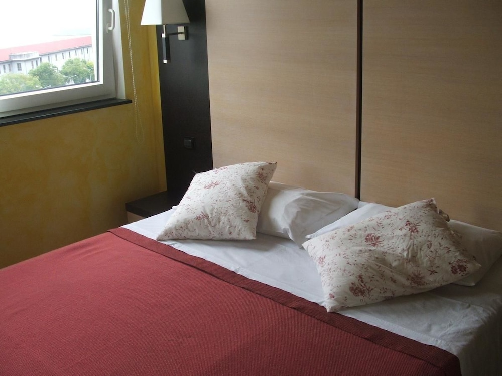 Economy Double Room photo 3