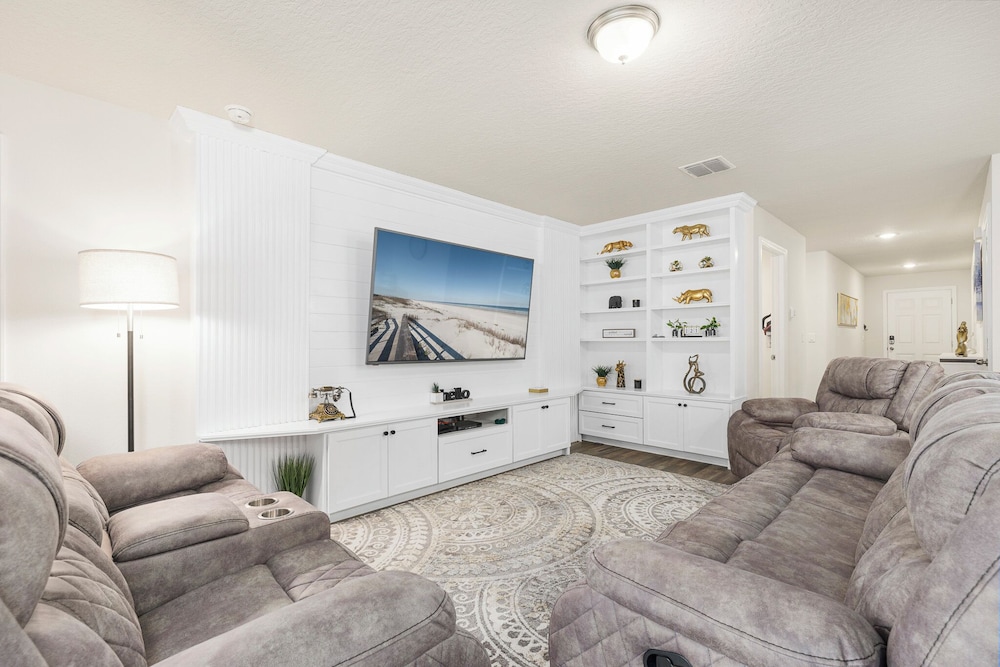 House, Multiple Beds, Patio, Garden View photo 1