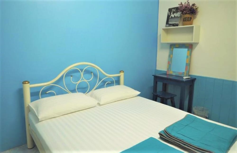 Private room, Shared bathroom (Fan) photo 3